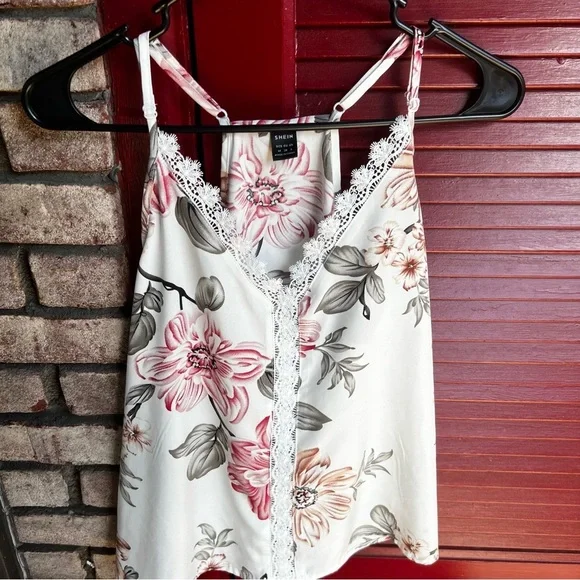 SHEIN skinny strap floral lacy tank top - Medium - Picture 6 of 9